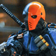 La versión de Deathstroke de la serie Arrow, interpretado de manera brillante por el actor Manu Bennett.